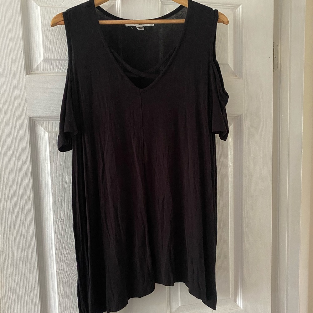 🖤 Cold Shoulder Top with Criss Cross Neckline